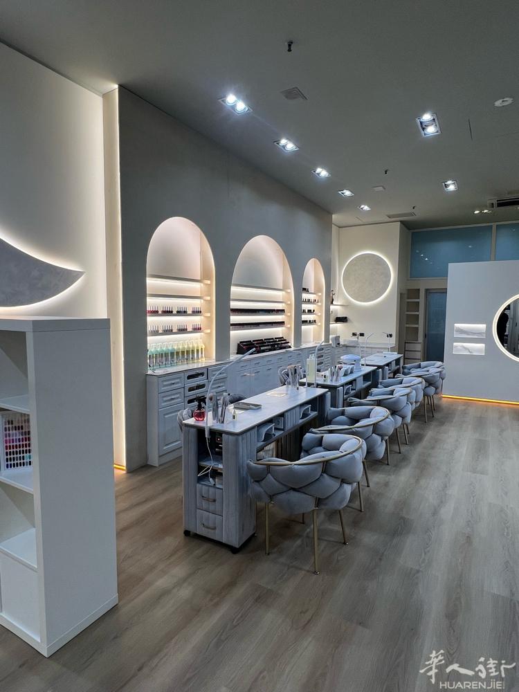 Modena 专业美甲店 招中工 2000-2600 单间 住家近 店里00后