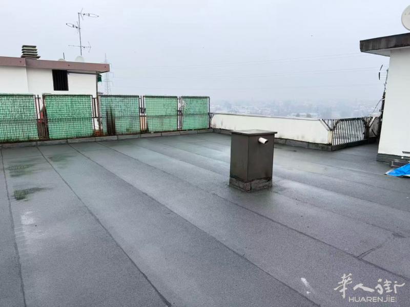Cologno Monzese 地铁边，大House 出售 125平大房子+10