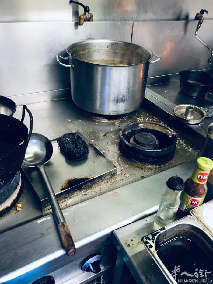 维修 炉头串烧炉，修理 冰箱 风房 外卖柜 空调 各种制冷。充gaz， 安装冰箱