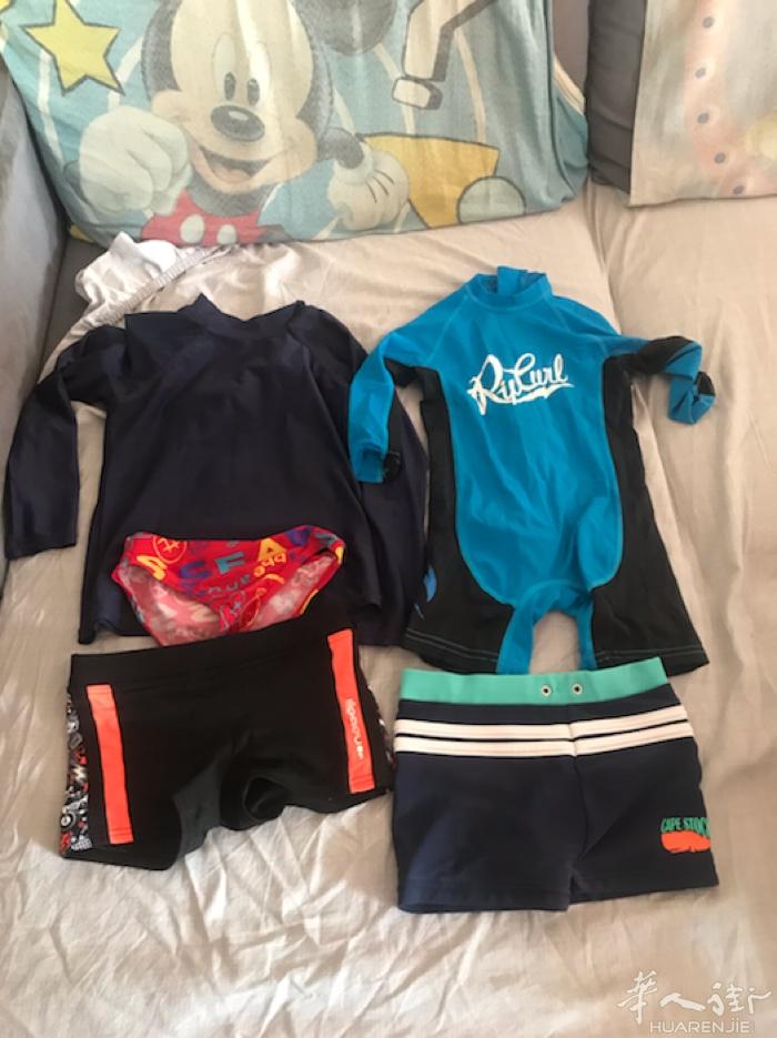 小孩游泳衣服0到3岁全部€10 男孩和女孩1岁到3岁全部€20鞋子28号女孩子3