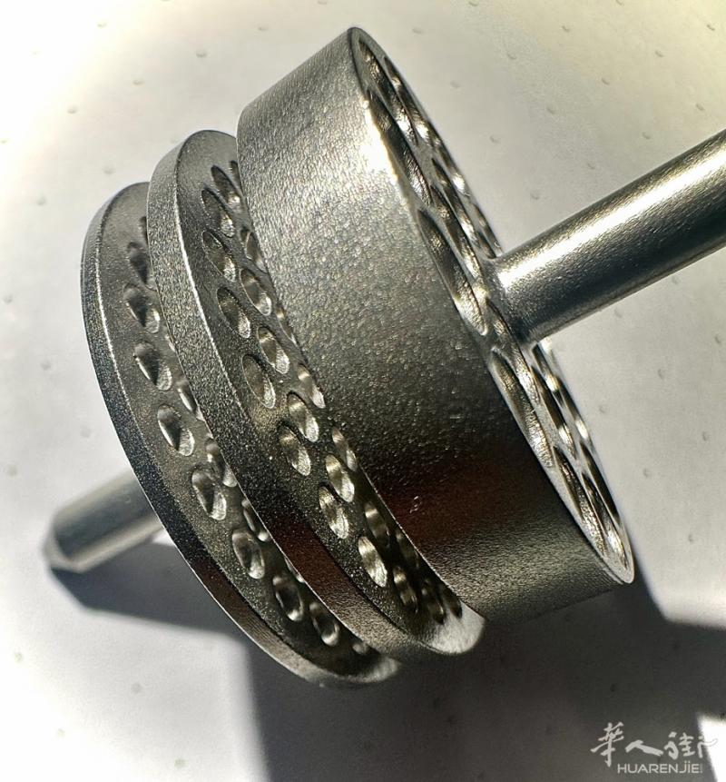 机械厂诚聘技术工人  因生产需要，现招聘以下岗位：  加工中心师傅（CNC）