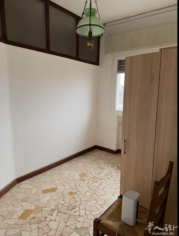 Mestre出租房间带一个小衣帽间 Mestre市中心边via E.paolet
