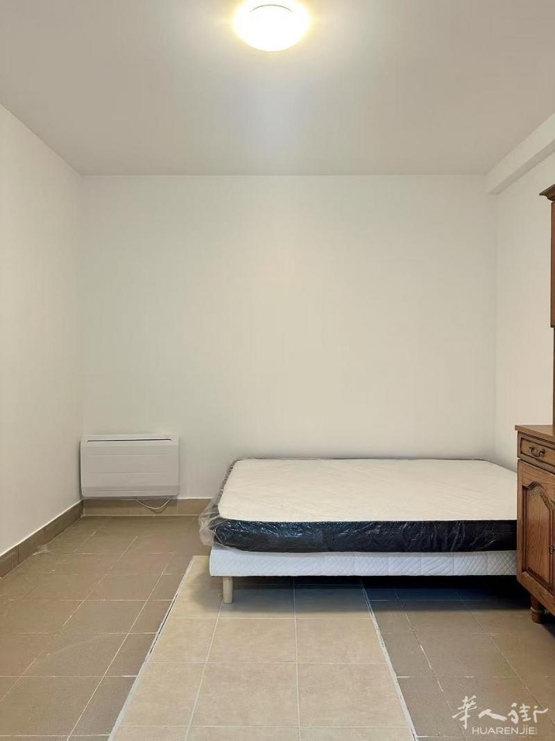 94省,Villejuif(94800) (ID：205473) 12平的 studio  房间1  有家具
