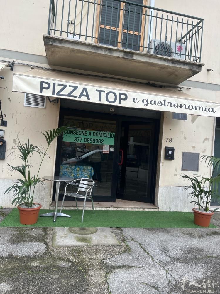 普拉多富人区披萨店转让，店里新装修正常营业，客源稳定一切手续齐全，接手就赚钱，有