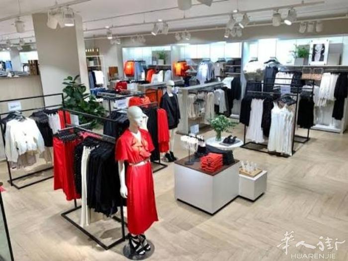 服装专业陈列·色彩搭配布置服务   （临时/长期均可）   本人可提供服装百货店
