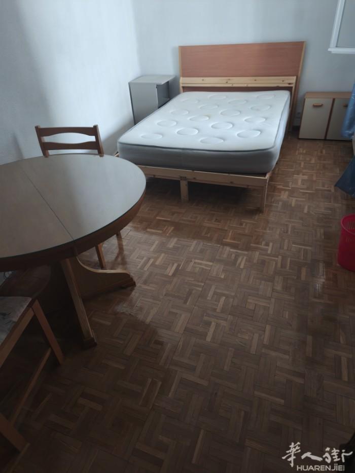 usera大房间新装修出租，距地铁口3一5分钟，大街有47一247巴士，水电网全
