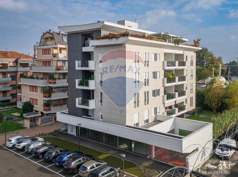 ✨ 位于布斯托·阿尔西齐奥（Busto Arsizio）核心住宅区的高端豪华公寓 ✨一处融合了现代设计、顶级能效与尊贵生活方式的理想居所  基本信息建筑面积：155 平方米 户型：5 室 卧室：2 间 ️卫生间：2 间 能源等级：A4（最高等级） ⚡售价：500,000 欧元 状态：Ready to live，即买即住 ✨ 现代高端住宅项目公寓所在的现代化公寓楼于 2024 年竣工 ，是当代高品质居住的典范：高效 · 功能性 · 科技感 · 精致感 抗震结构 ️光