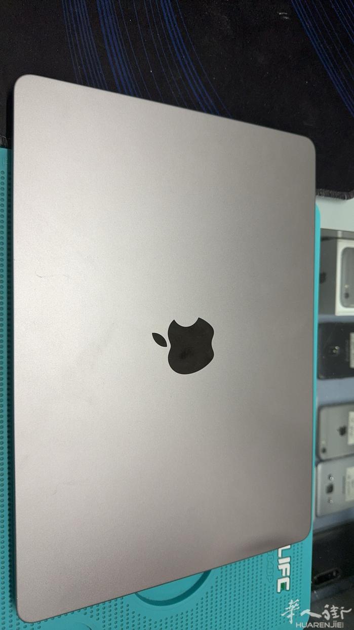 米兰内出一台MacBook air M2 13.6寸，8+256G 整体95新，