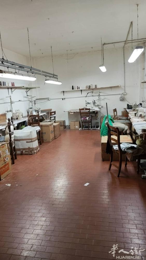 星期一大卖撒摊附近工厂带住家转让，工厂50平7台机器暗，住家两房一厅一厨一卫，房