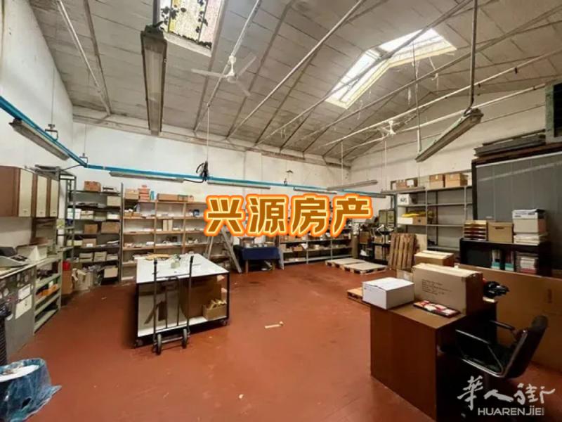 Prato在Iolo 住家带工厂出售！ 位于lolo 地区，一栋双拼别墅的底层公