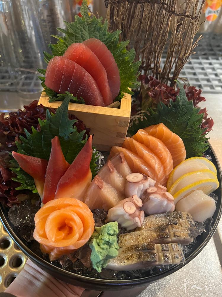 慕尼黑市中心寿司店。招聘寿司师傅 打杂个一名 请在中午或晚上休息时间再来电 谢谢