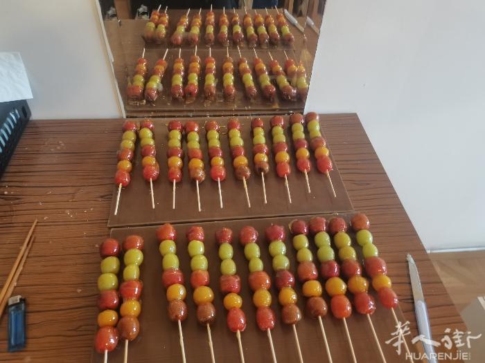 老北京冰糖葫芦，各种口味，草莓，山楂，葡萄，千禧果等各种口味，儿童，老人最喜爱的