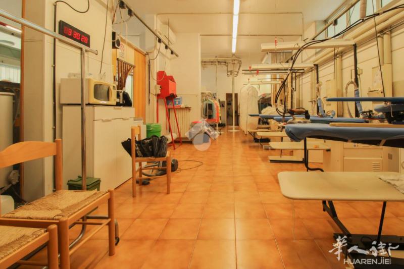 【出售】Bergamo店面  商铺总面积250平方米，其中130平方米位于底层一