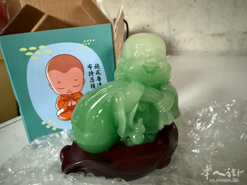 小弥勒佛摆件出售全新一箱3euro/piece