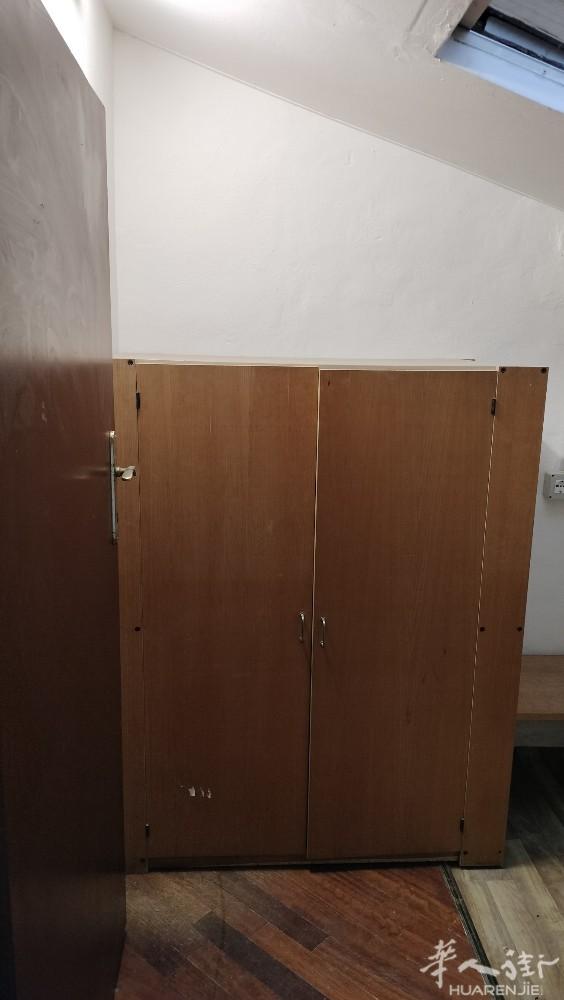 阁楼出租，在常来快餐隔壁，要求有工作居留，爱干净人生，联系微信347408237