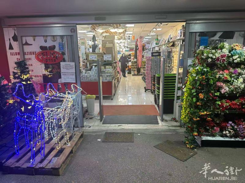 割爱出售7年老店 ，店在罗马周边城市 店面1000平方 ，有大型停车场 ，生意稳