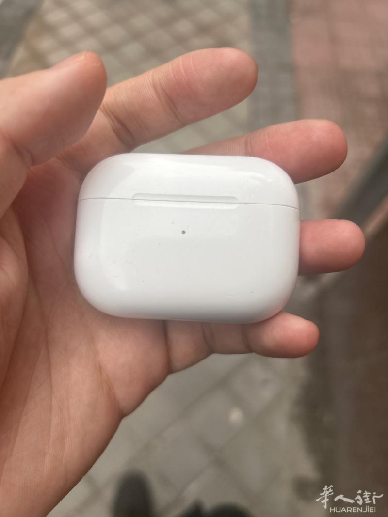 出售airpods pro ， 9 成新，只要40