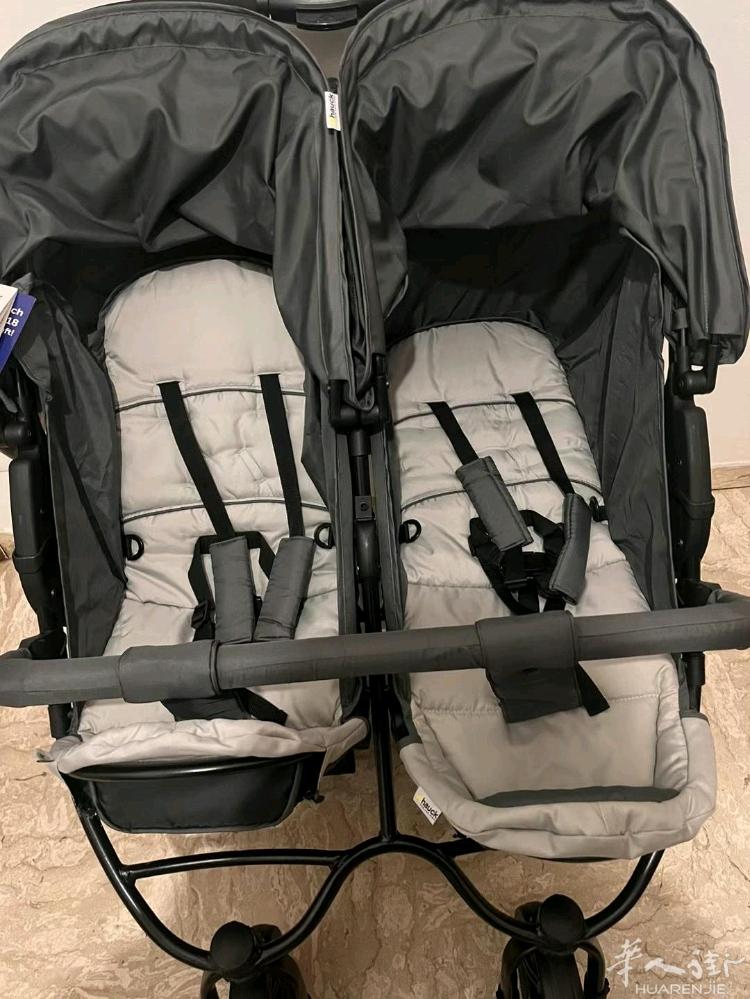出9层新双胞胎推车，只用过几次，价格150.在米兰附近一圈，如果要寄的话邮费自理