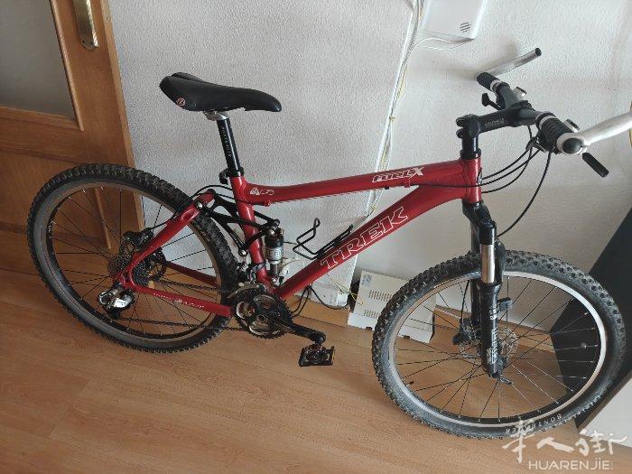 品牌自行车26寸带前后油液压盘刹前后避震现180€微信li32212电话6406