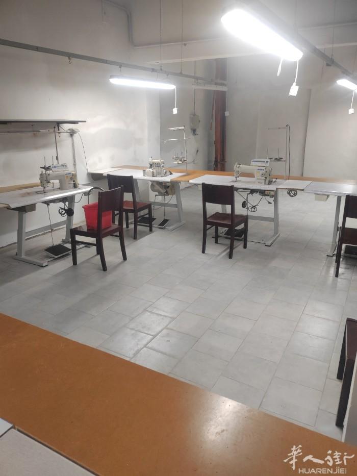 中国街篮科附近新工厂搭铺，位置宽敞新装修，带住家不带住家都可以，价格合理，备居留