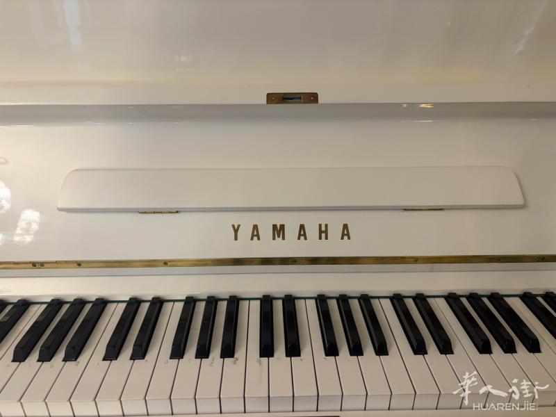 九成新的YAMAHA钢琴转让，有意者可上门看现货，非诚勿扰，电话32794966