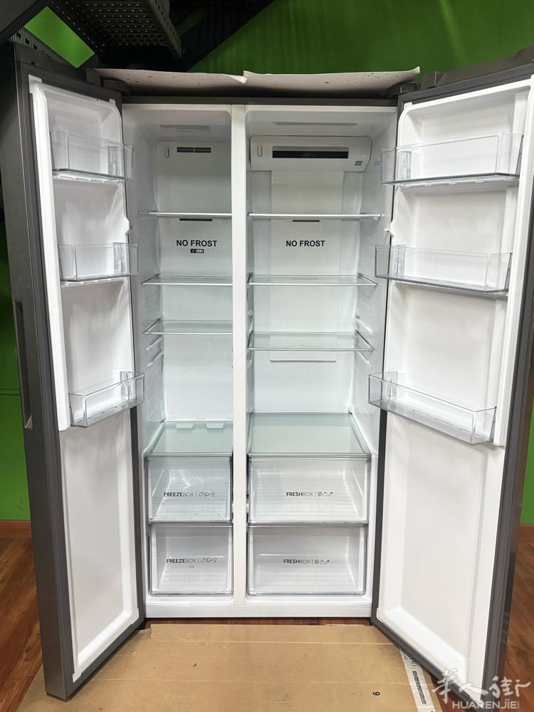 米兰边出一个双开门大冰箱，99新，Haier海尔的牌子，一口价850，两台大容量