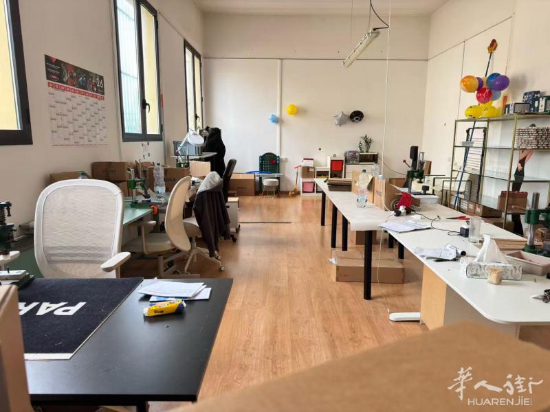 我们现成的厂地，干净明亮空间大，专业接手工组装，产品包装等各类外包的可以联系我们