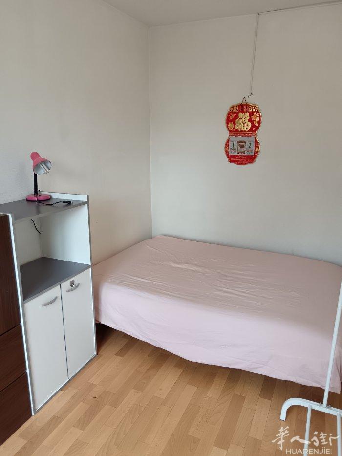 小巴黎11号线 place des fête独立房间，找一位长期有工作爱干净的女
