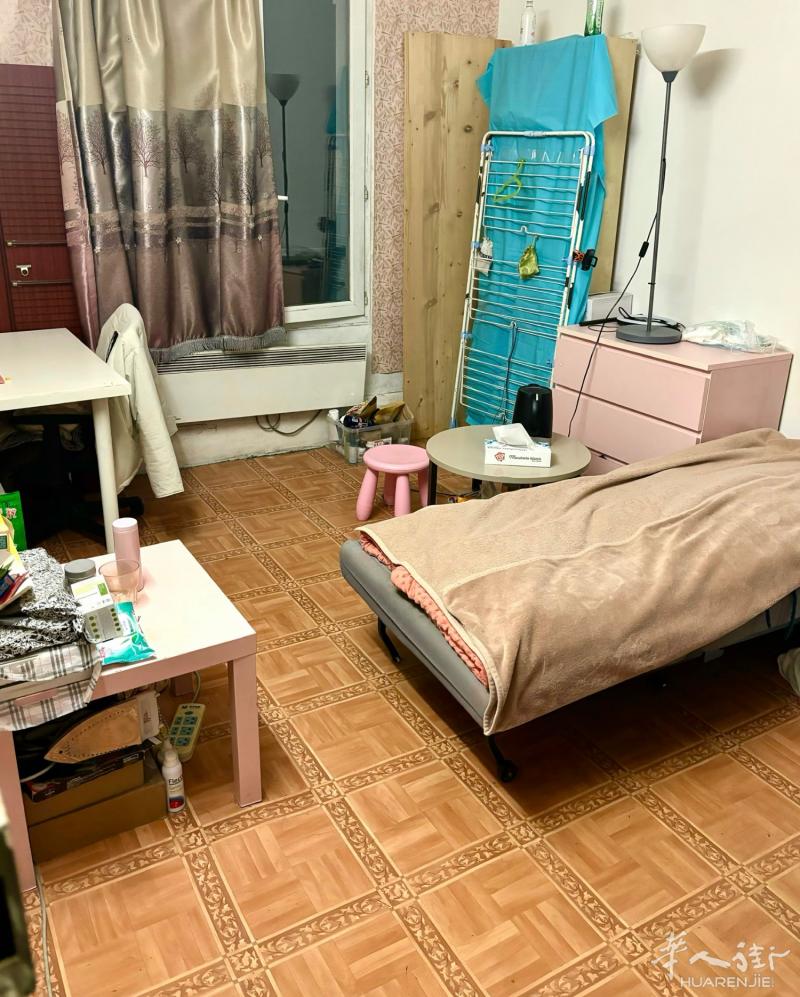 巴黎高价性比房屋整套出 不分 不合巴黎2圈Mairie de Clichy地铁站旁（步行3分钟到）整套短期6个月内也可周出 日出 两天起 提前联系 交通便利 周边有bus 地铁 小火车 步行5分钟即到Porte de Clichy可乘坐地铁14号线 离小火车站Clichy levallois 步行5分钟 去香街15分钟（就在楼下公交站乘车） 去la defense 12分钟  去chatelet 25分钟 去saint lazare 10分钟 周边有大小超市超过7家 多处环境优美的公园广场公共图