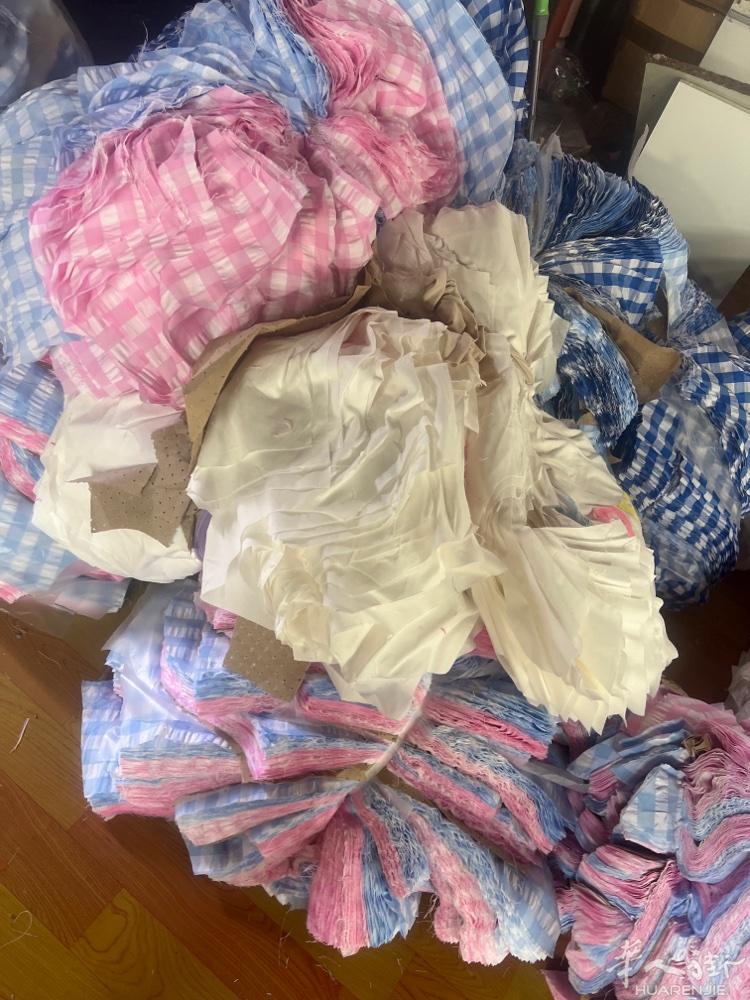 布衣工厂招夫妻做衬衫，一个模特一千多件、都是白色线、帮工也可以，住家近、工厂有空