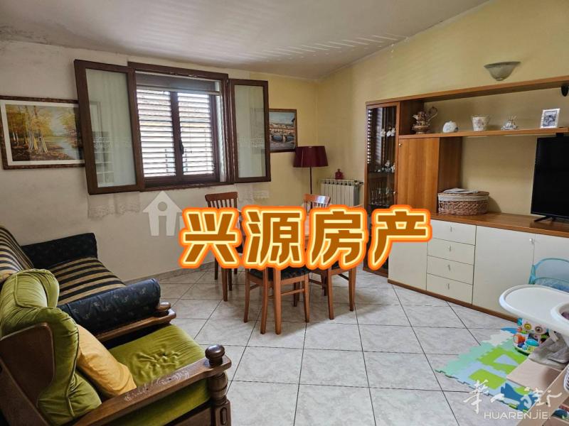 Prato 在Maliseti CONAD超市附近 出售； 落地房面积约200平