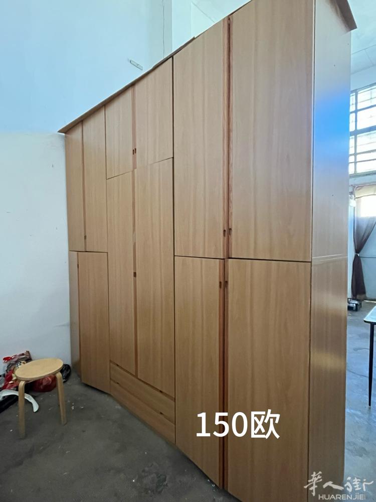 fucecchio 卖机器、家具和家店 低价出 有意联系：3778112947