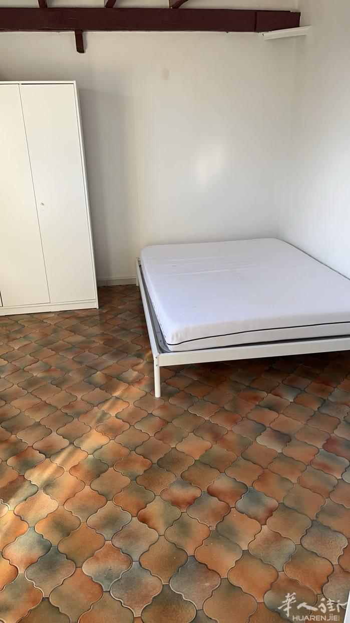 RUE，RosNy Sous Bols ，有个Studi，2 7平米，6 50E