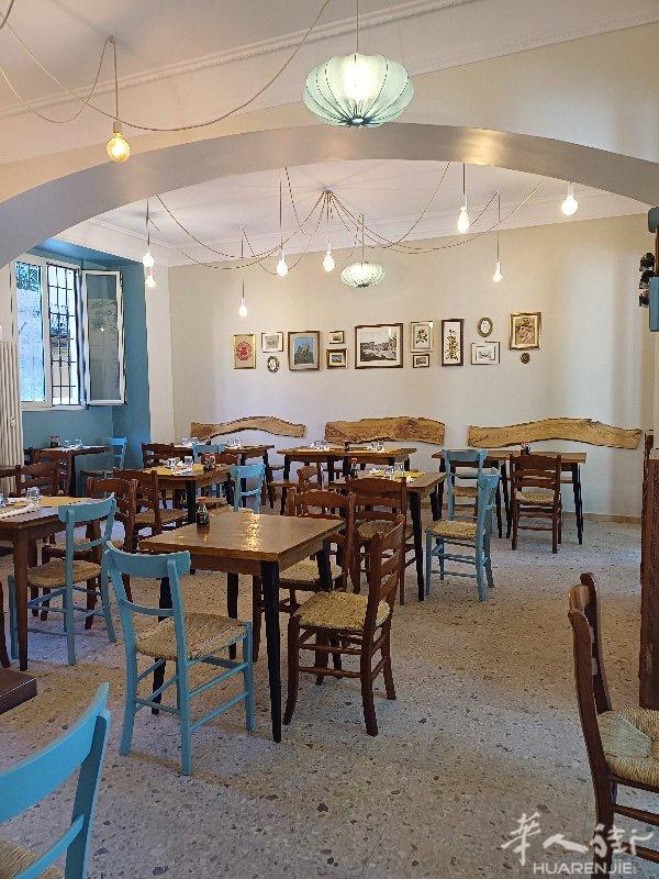 都灵小中餐馆转让，小火车站piazza statuto 附近。 150平，60个