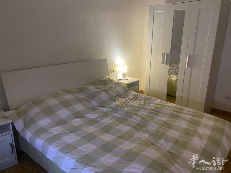 starozzi via cilliani 街中学后面中国人酒吧对面的小巷也离中
