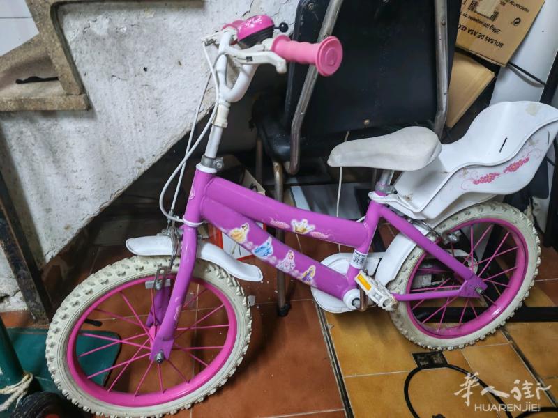 六岁孩子自行车便宜出，放家里占位置，15欧，需要加微信联系.meimiaozhu