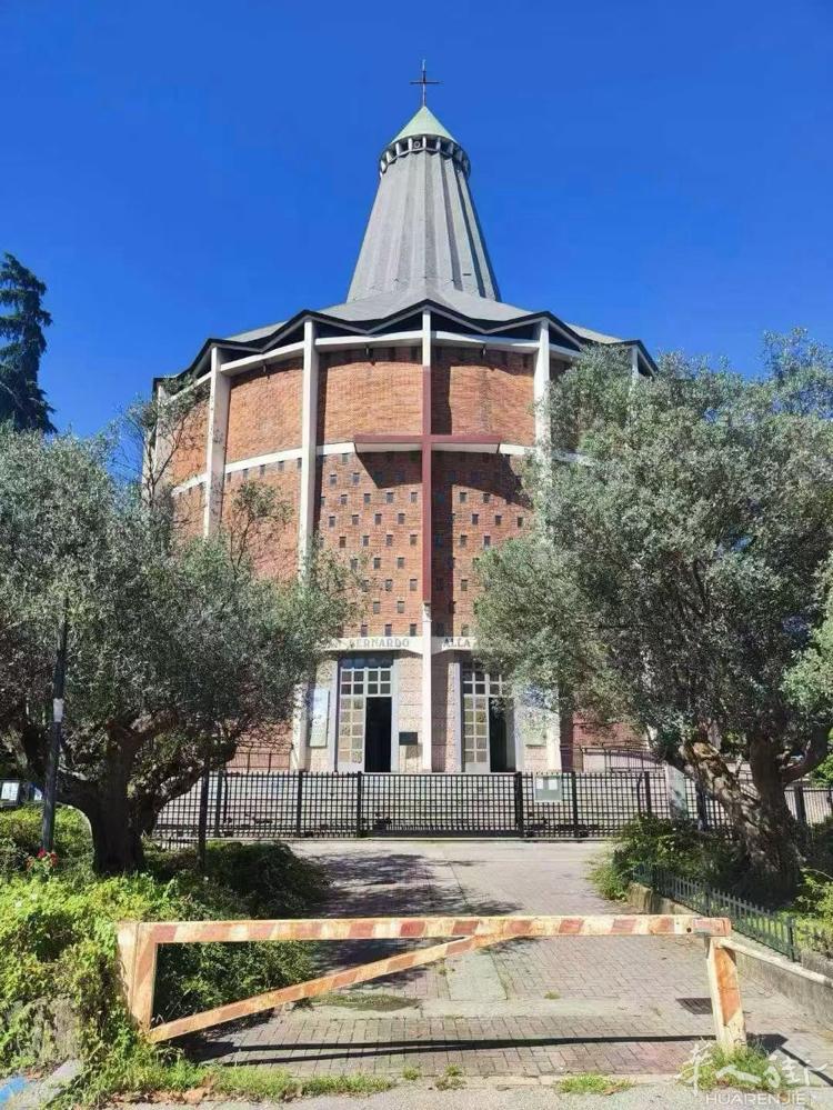 售 🟡米兰黄线comasina三室出售 【公寓户型】三室一厨一卫有阳台和地下室