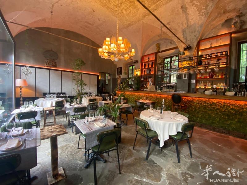 佛罗伦萨市中心 Piazza del Carmine 位于佛罗伦萨历史中心