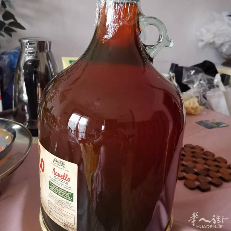 自己家酿的酒 有人需要联系电话 家里还有一两瓶
