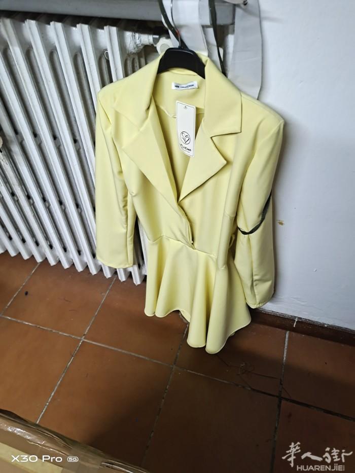 Quarrata家庭式工厂招布衣车工一对，模特简单西装裤套装价格好，联系电话35