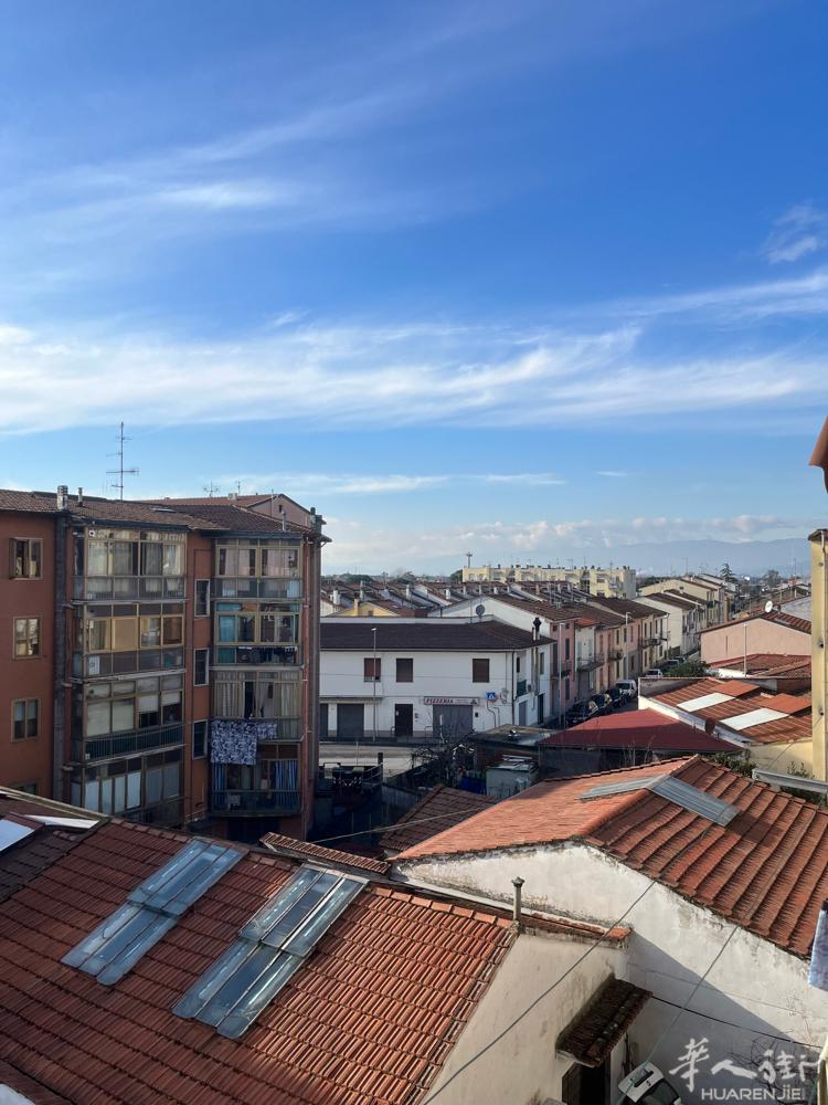 prato，starozi，住家搭捕位置在便宜公司附近，