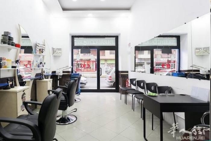 【好店出售】理发店（也可做美甲或小吃店）米兰市中心繁华热闹街区calro far