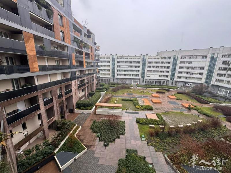 米兰华人街高端公寓， 两室一厅整租 via niccolini 37，四楼有电梯