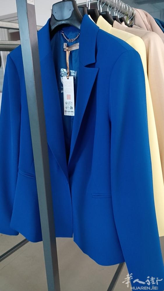 招聘车工手工烫工打洞工女士西装工厂条件好带居留证