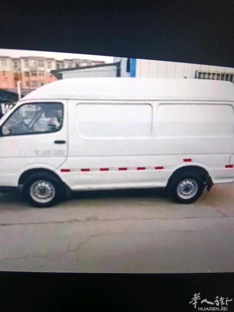 搬家，搬运，装卸，拉机器，拉货，处理各种垃圾服务。上门速度快，服务周到。米兰及其