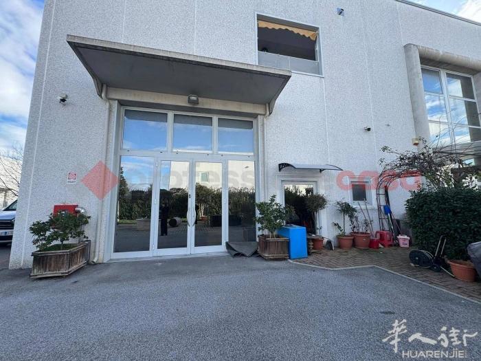 📍 位置：PRATO 工业区（ZONA INDUSTRIALE） 出租或出售一