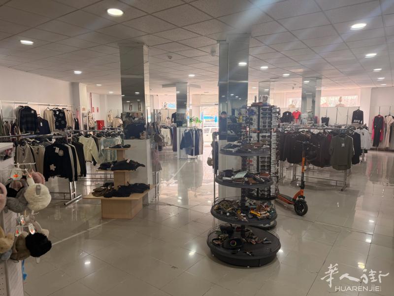 Avila 服装店近1100平 犹豫人手不足所以忍痛转让