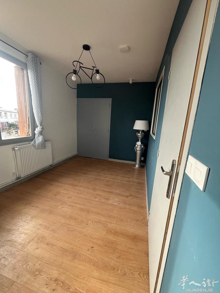找colocataire  Ville Rambouillet 78120 步行