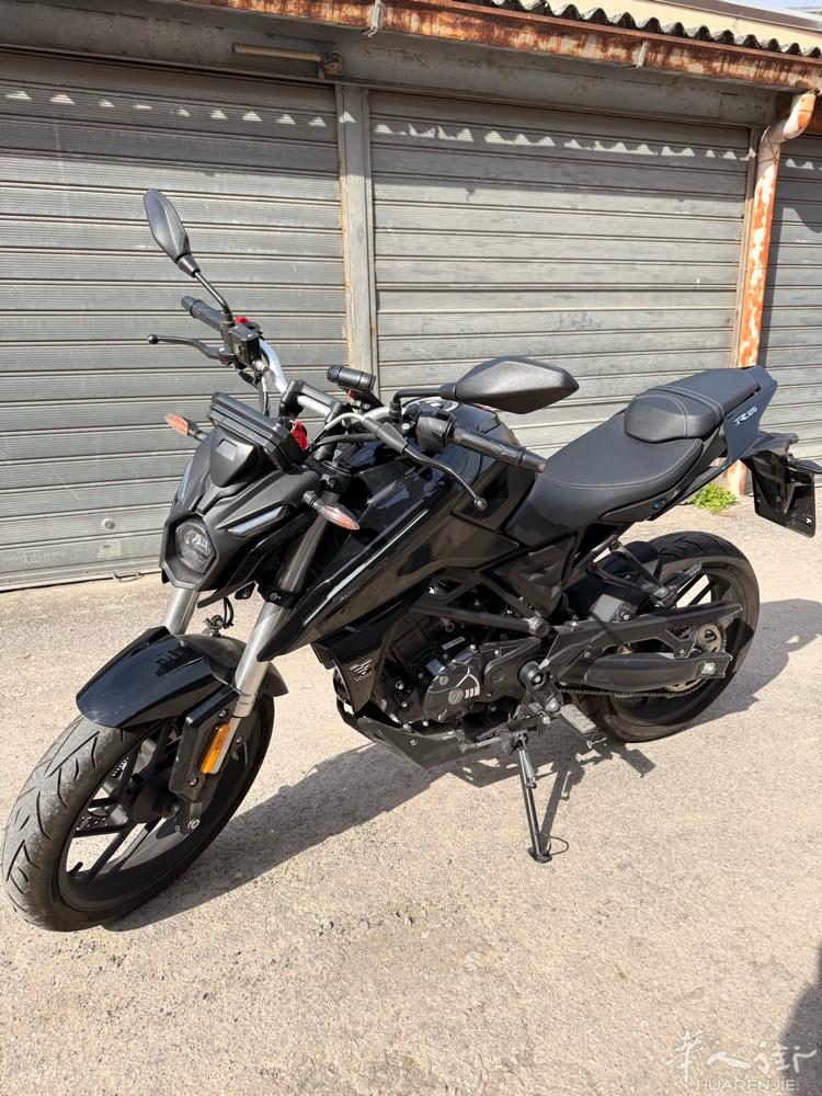 出摩托125cc Voge 125R 年份6/2024 公里2289 左边有点小