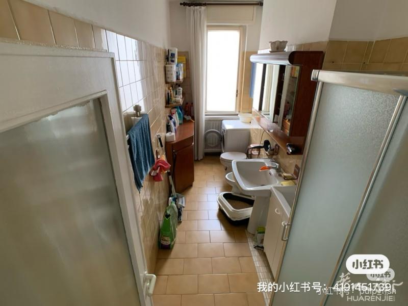 米兰uruguay地铁口出租大单间 房型： 三室一厅一厨一卫 楼层7楼 家里有三